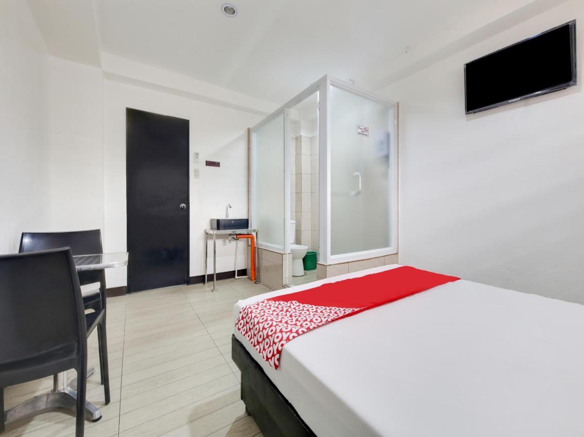 Oyo 895 Golden Majestic Pension Inn Manila Dış mekan fotoğraf